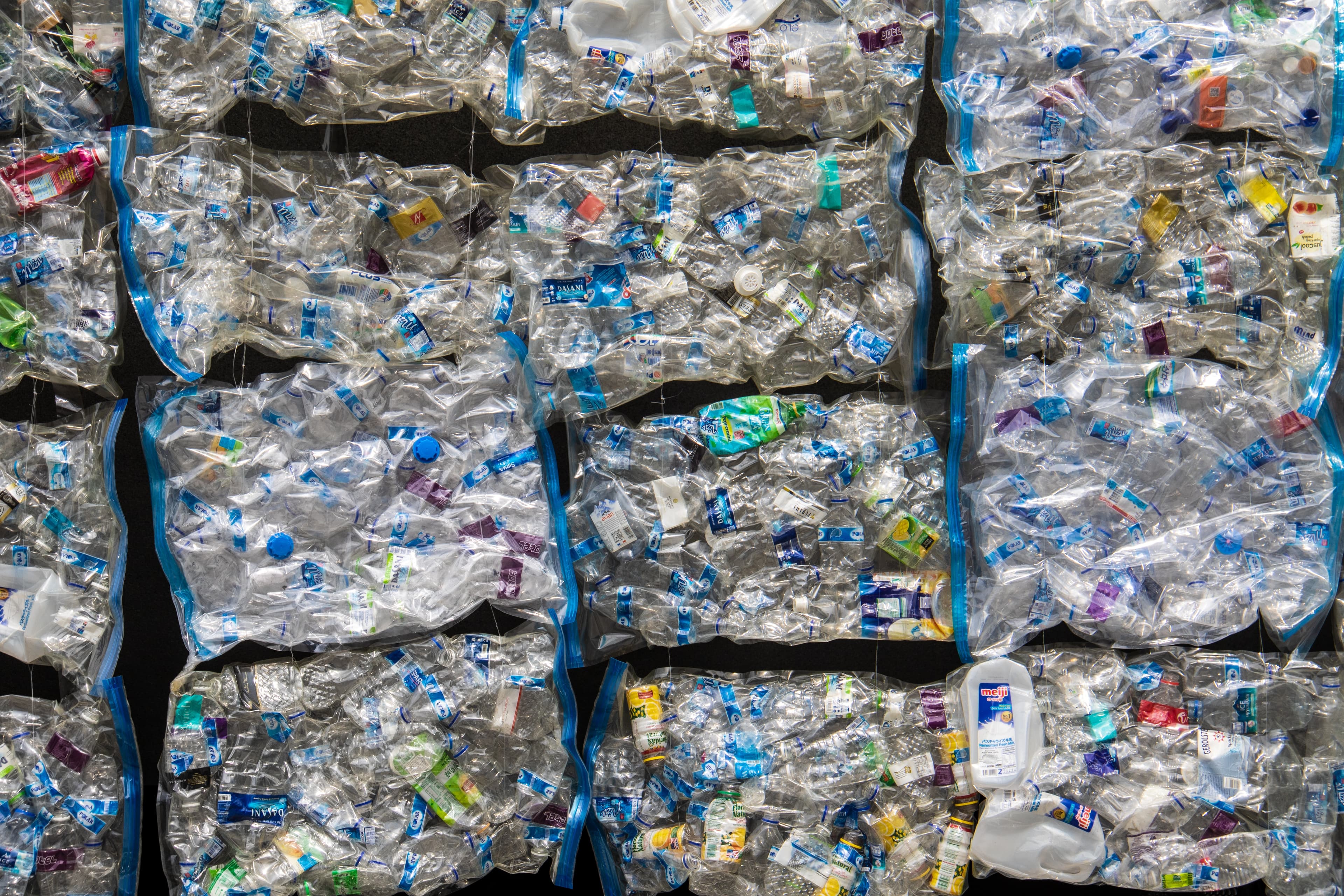Denuo vraagt aandacht in de pers voor de moeilijke situatie van de kunststofrecyclagemarkt